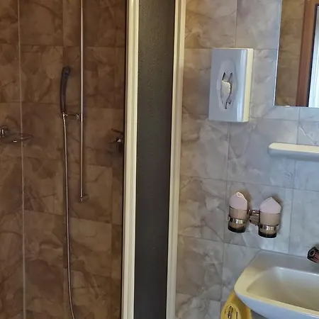 Alpine Budget By Taescherhof Gæstehus 2*